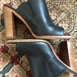 Pour La Victoire Leather Stacked Heel Mules Sz 8